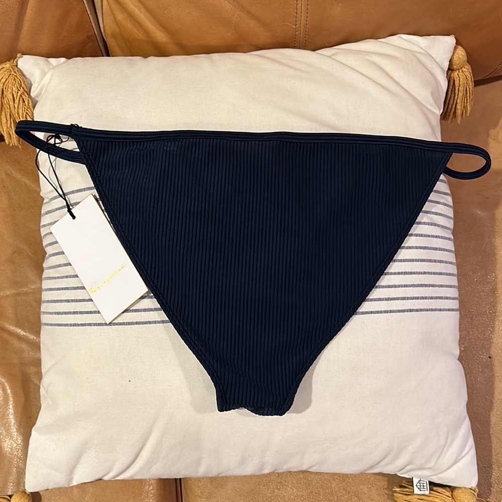 Revolve x Lovewave navy blue ribbed Angie bikini bottoms NWT, size large - Picture 10 of 12